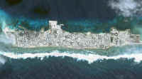 800px-Ebeye_Island.jpg (83942 bytes)